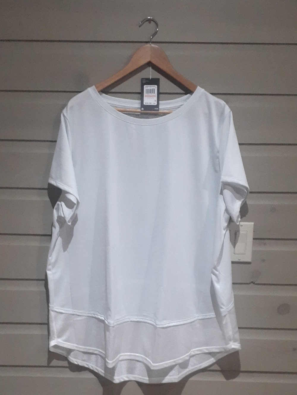 Under Armour Women's White Short Sleeve Women’s Tee Size 2X